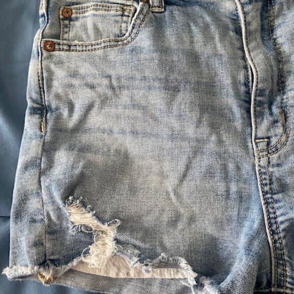 AE Next Level High-Waisted Ripped Denim Short Short size 4 - Picture 5 of 8